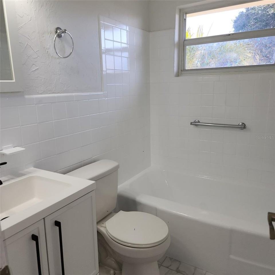 3925 Omega Ln - Photo 5 of 21