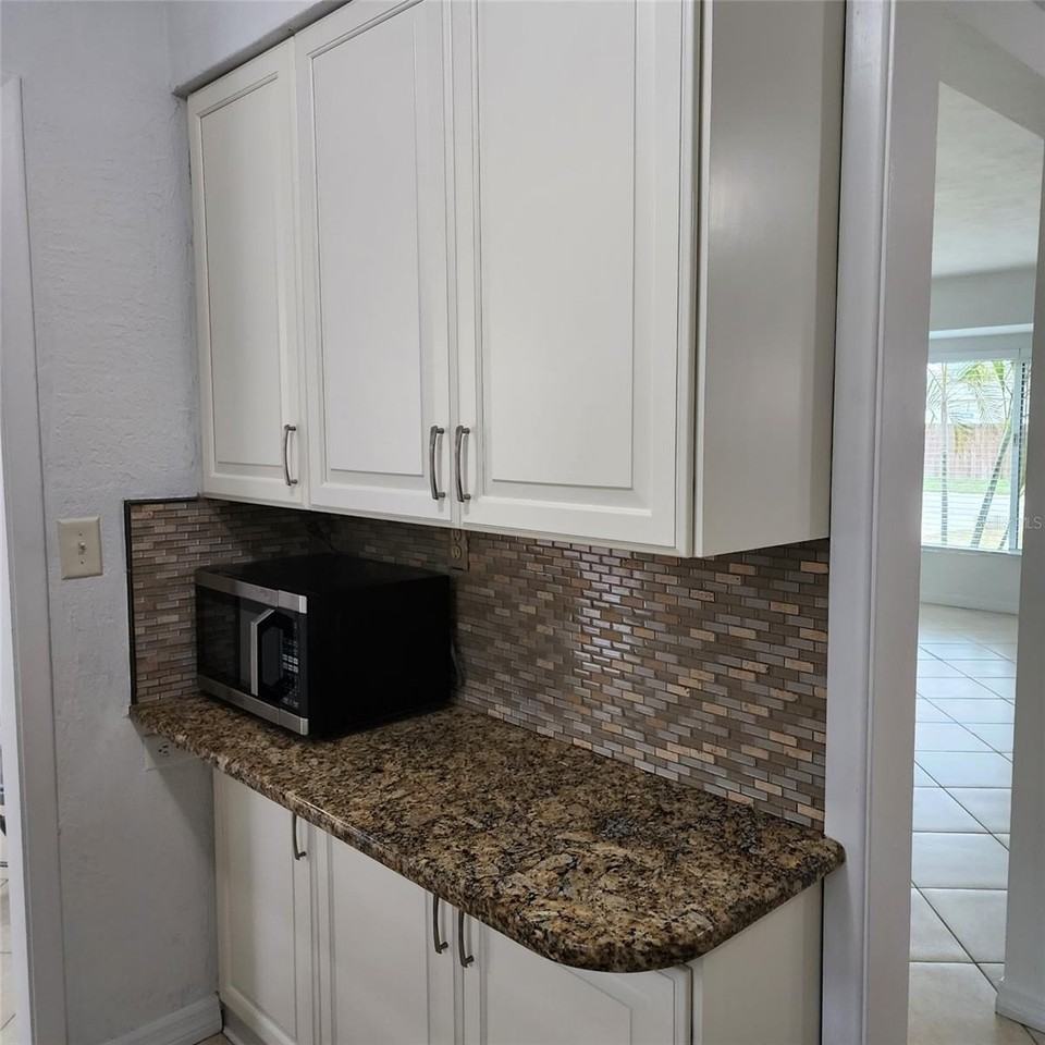 3925 Omega Ln - Photo 6 of 21