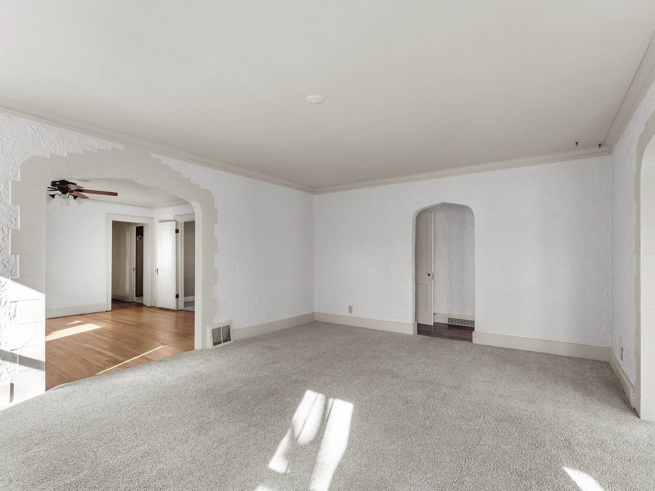 2502 N 9th St - Photo 3 of 16