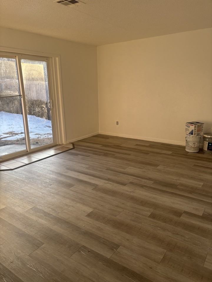 402 W Silverwood Dr #1 - Photo 4 of 32