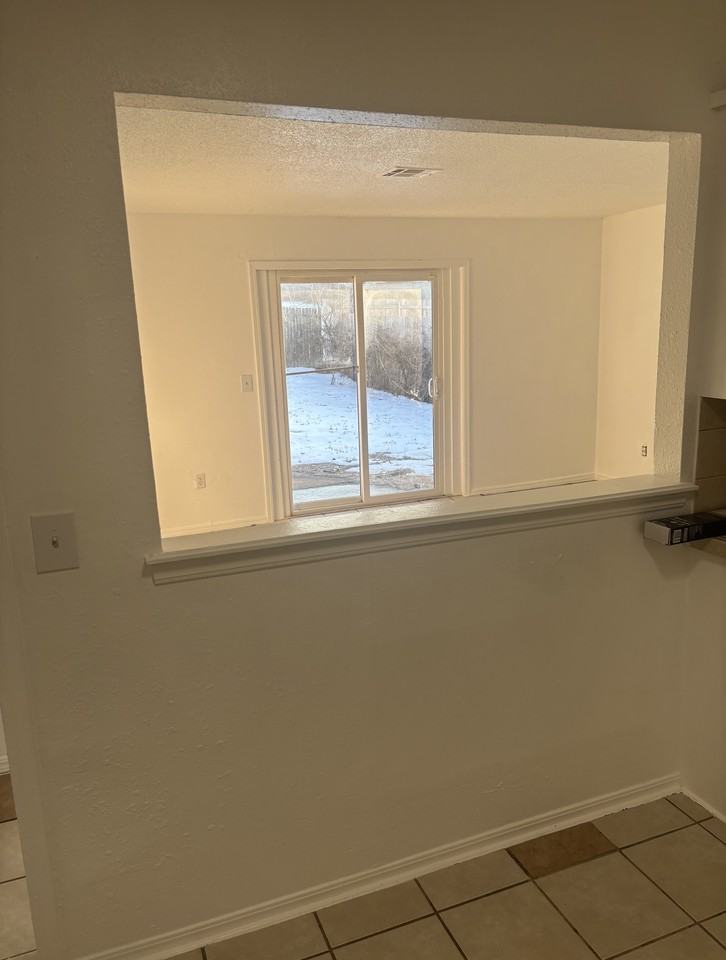 402 W Silverwood Dr #1 - Photo 5 of 32