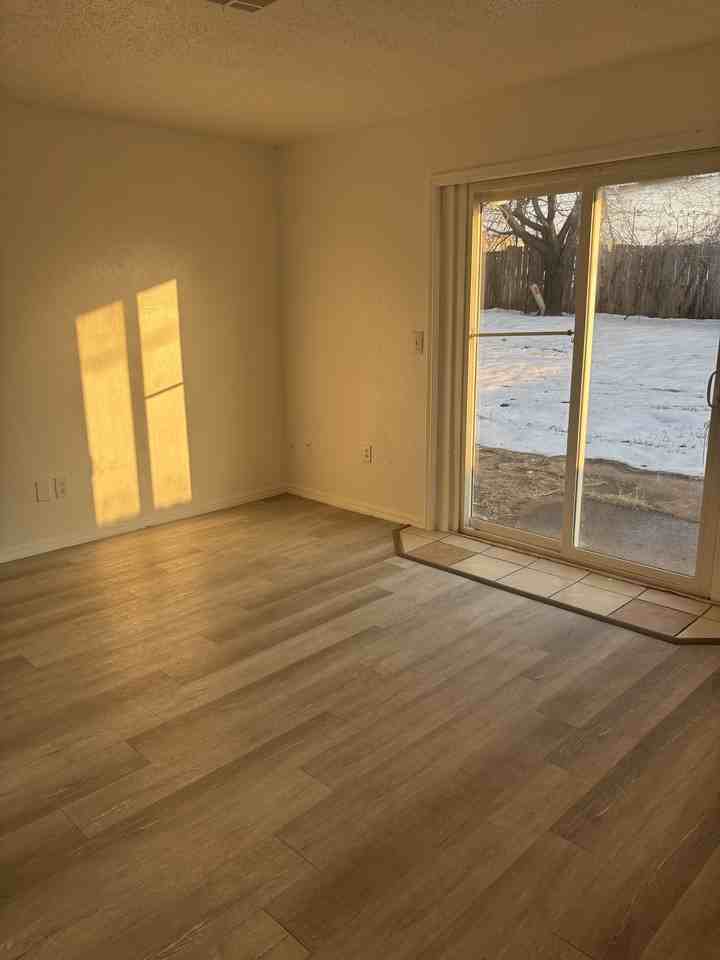 402 W Silverwood Dr #1 - Photo 6 of 32