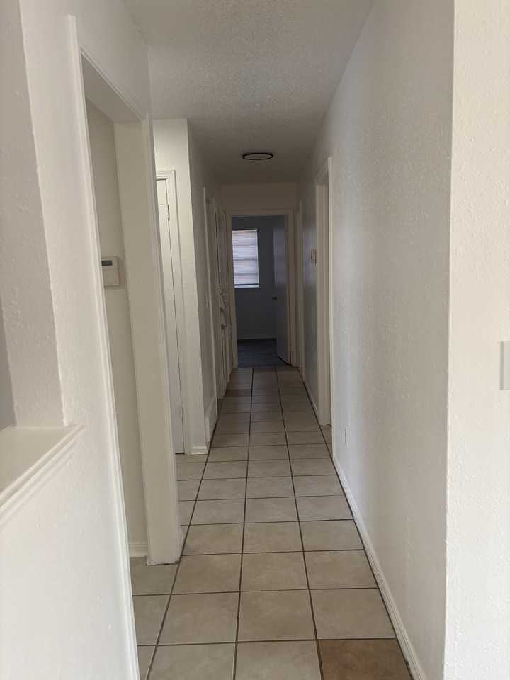 402 W Silverwood Dr #1 - Photo 7 of 32