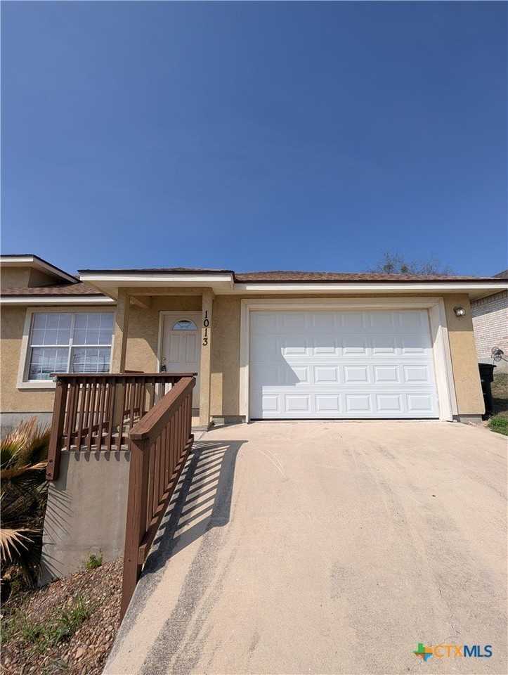 1013 Misty Acres Dr - Photo 2 of 33