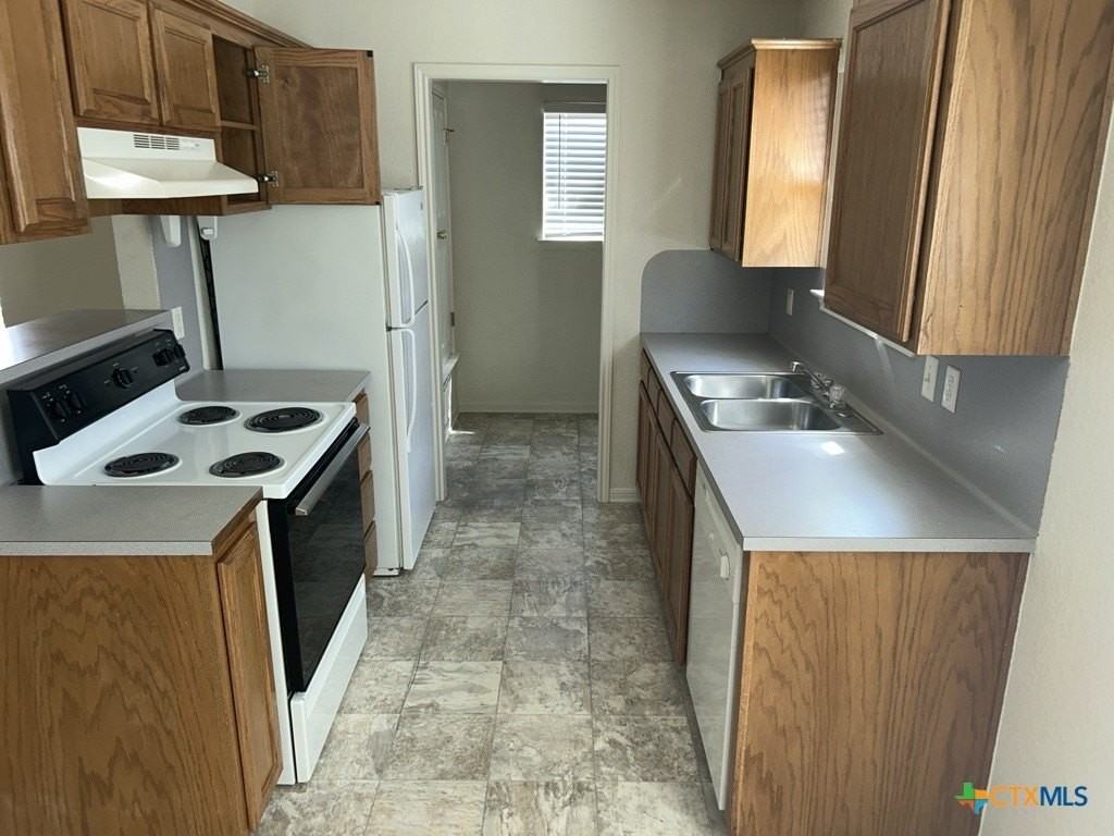 105 W Truman Ave - Photo 4 of 14