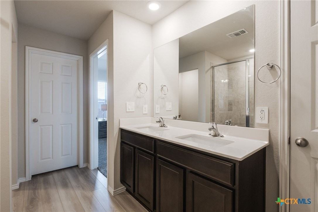 2334 Aylesbury Dr - Photo 5 of 15