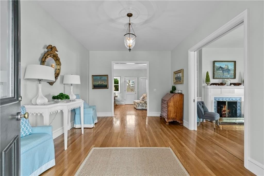 561 Indian Ave - Photo 3 of 42