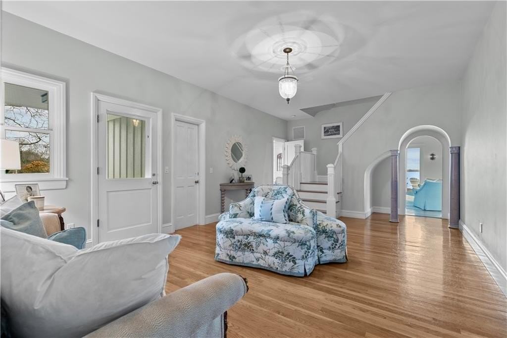 561 Indian Ave - Photo 4 of 42