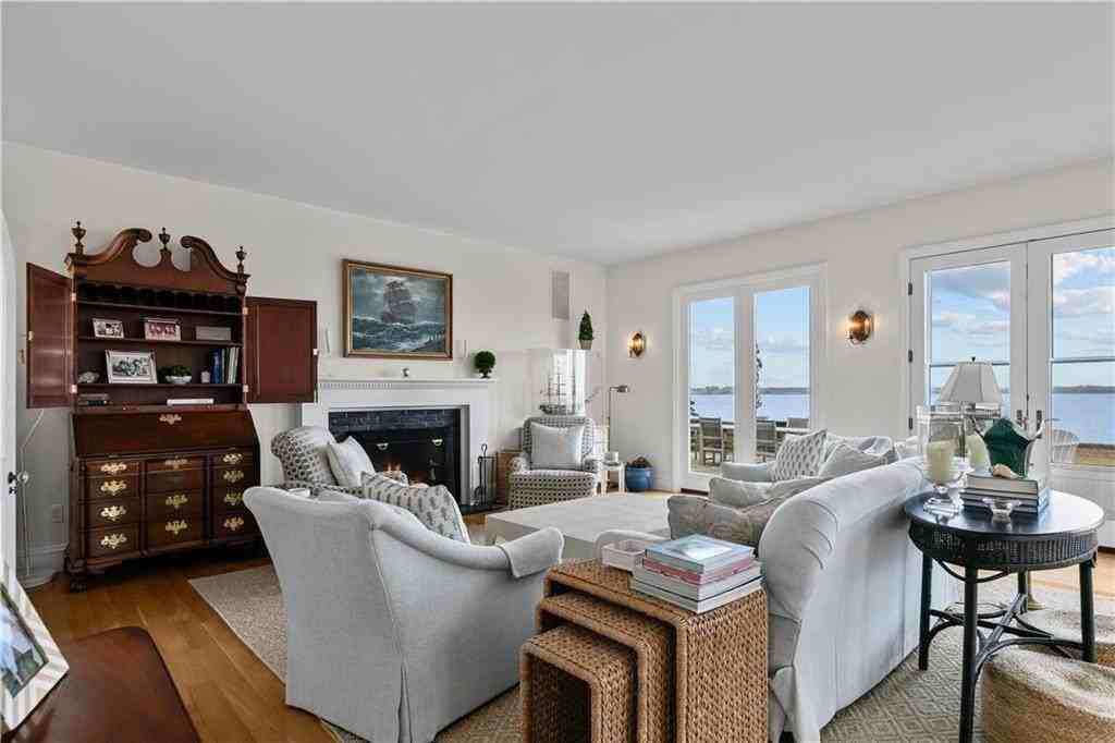 561 Indian Ave - Photo 7 of 42