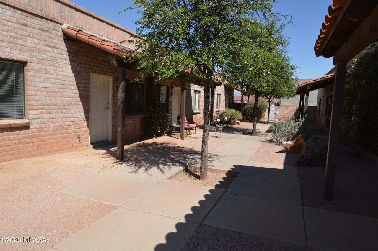 4115 E North St Apt 3 #3 - Photo 2 of 9