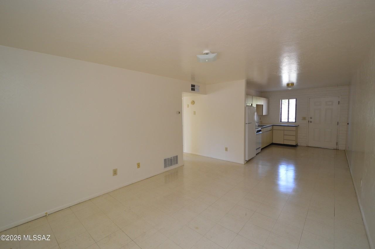 4115 E North St Apt 3 #3 - Photo 3 of 9