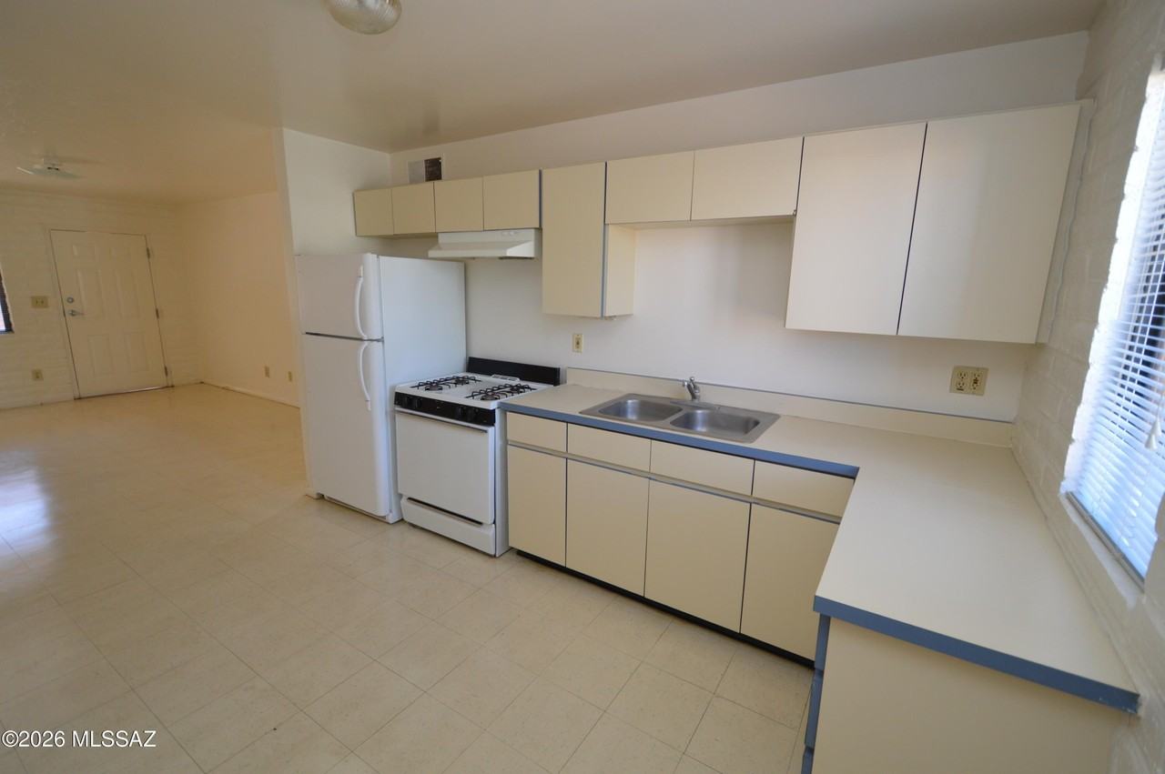 4115 E North St Apt 3 #3 - Photo 4 of 9