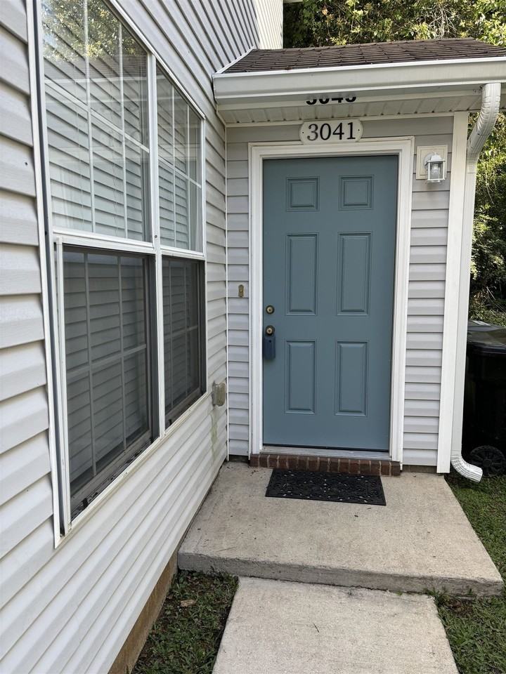 3041 Camelliawood Cir E - Photo 2 of 22