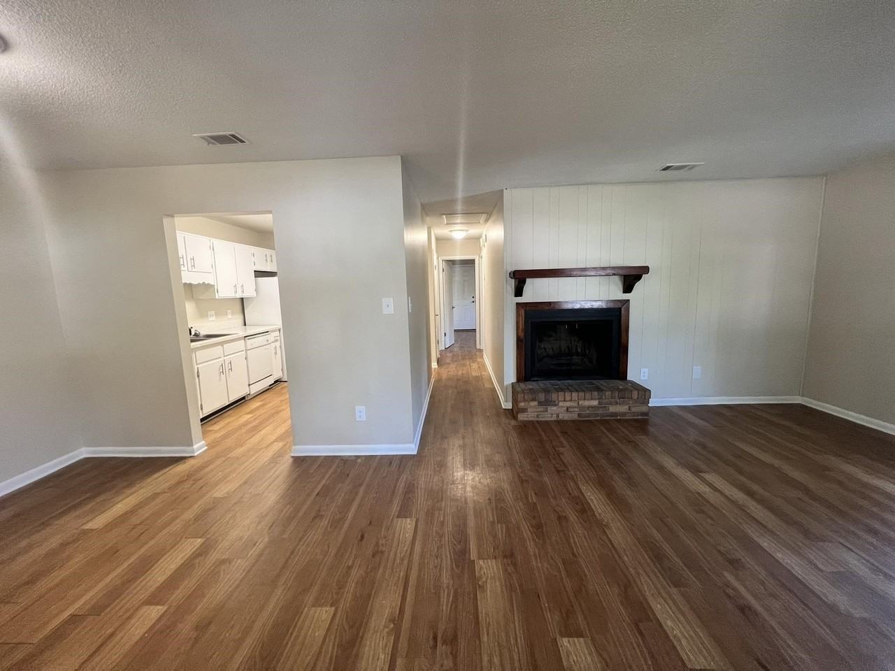 2413 Ramblewood Ct Unit B - Photo 2 of 12