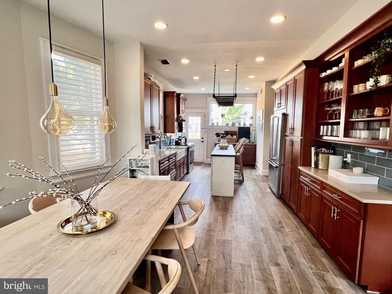 1310 Emerson St Nw - Photo 2 of 36