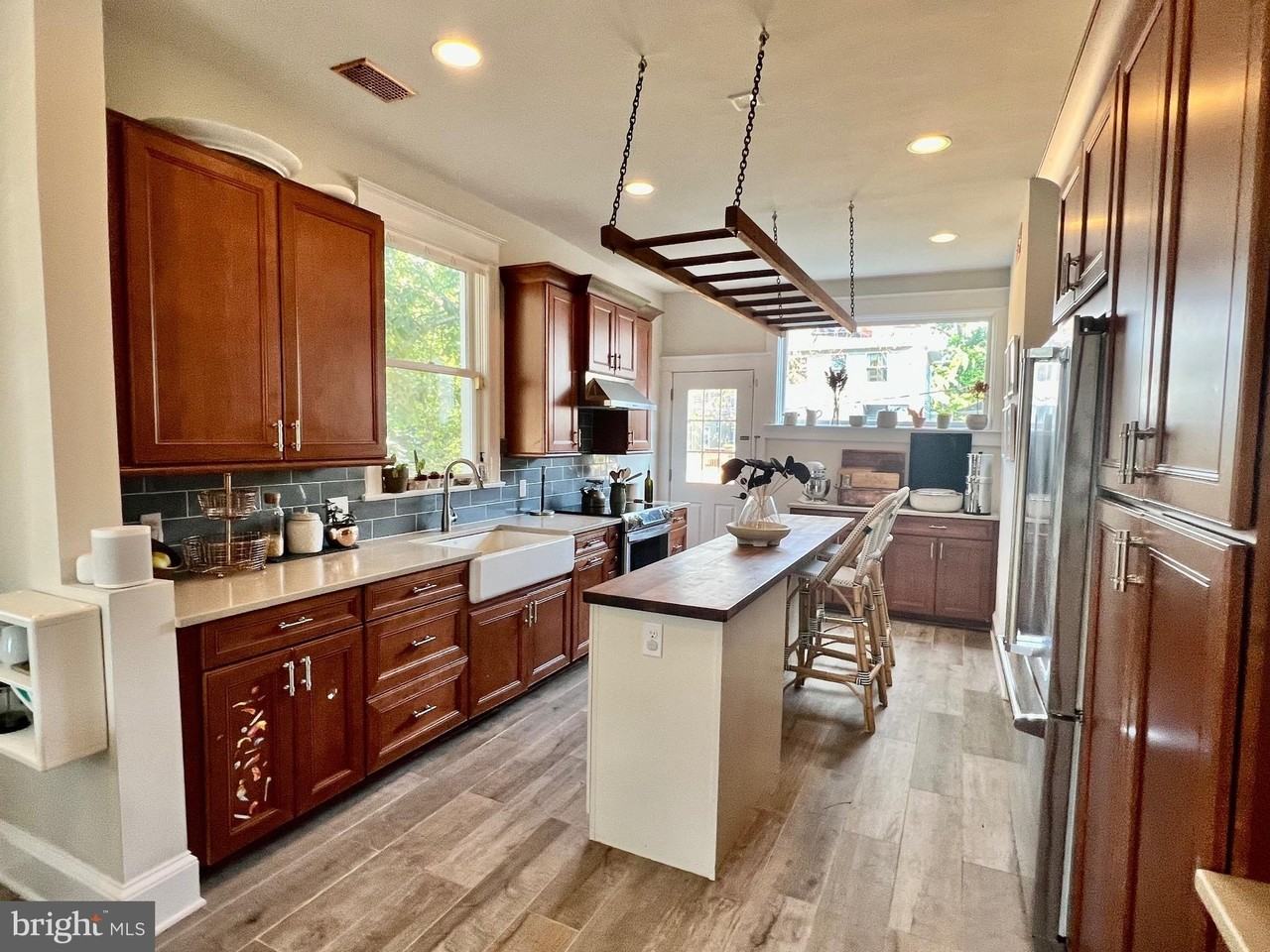 1310 Emerson St Nw - Photo 3 of 36