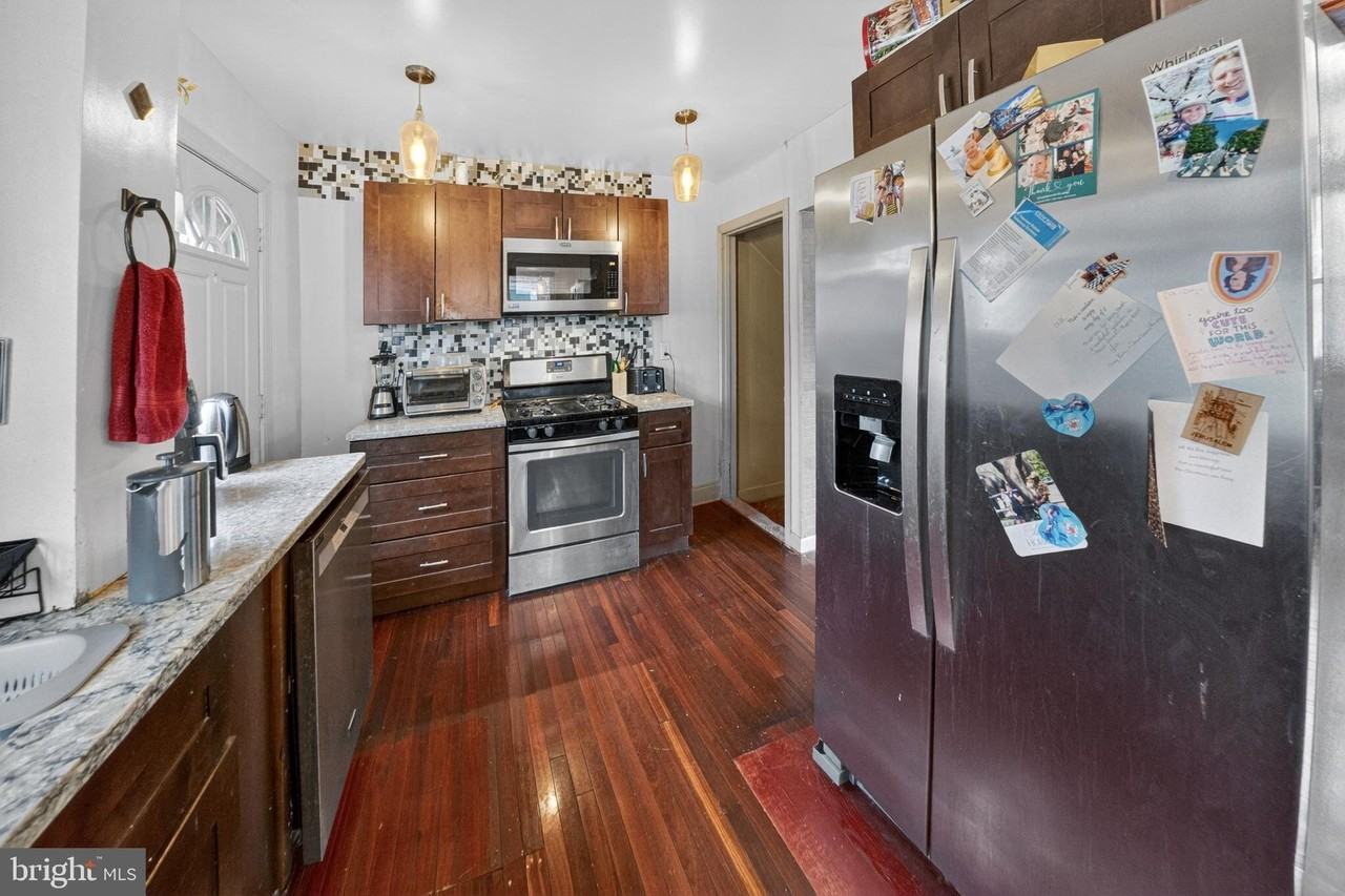 4409 Polk St Ne - Photo 3 of 18