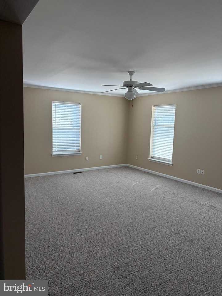 1059 Rose Dale Ln - Photo 4 of 12