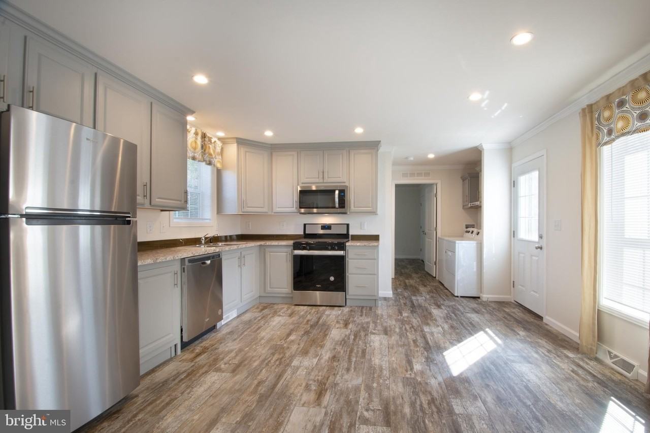 162 Carnation Dr - Photo 4 of 13