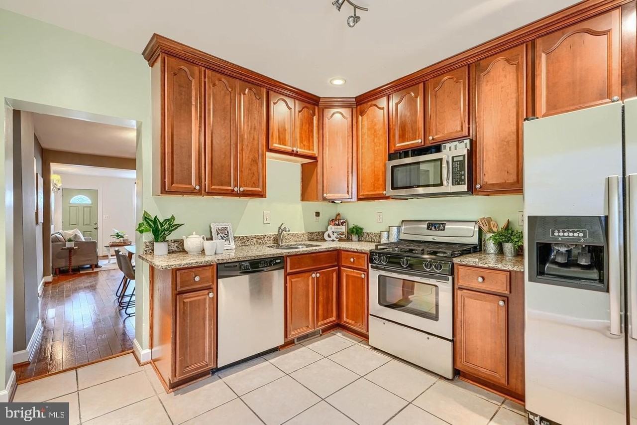 14 E Hamburg St - Photo 3 of 11