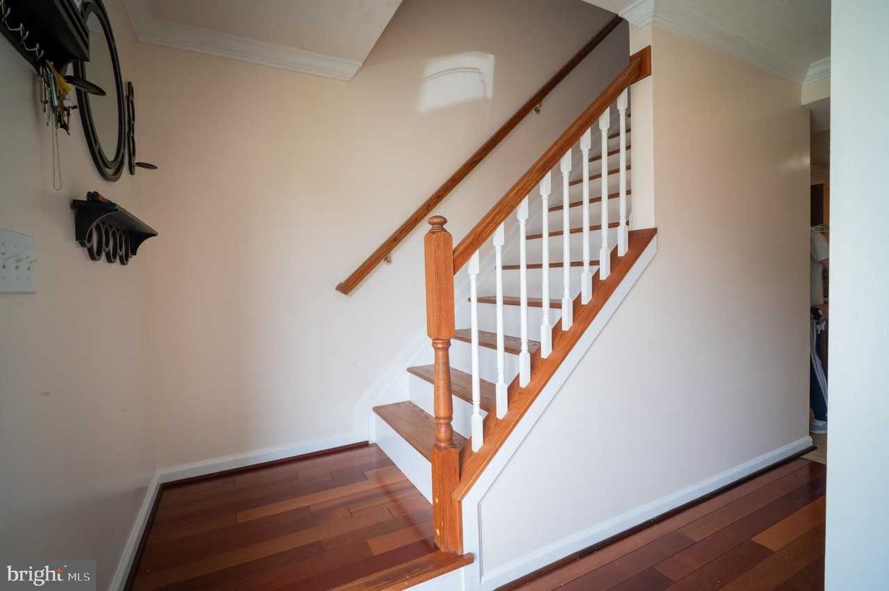 1215 Elm Ridge Ave - Photo 4 of 40