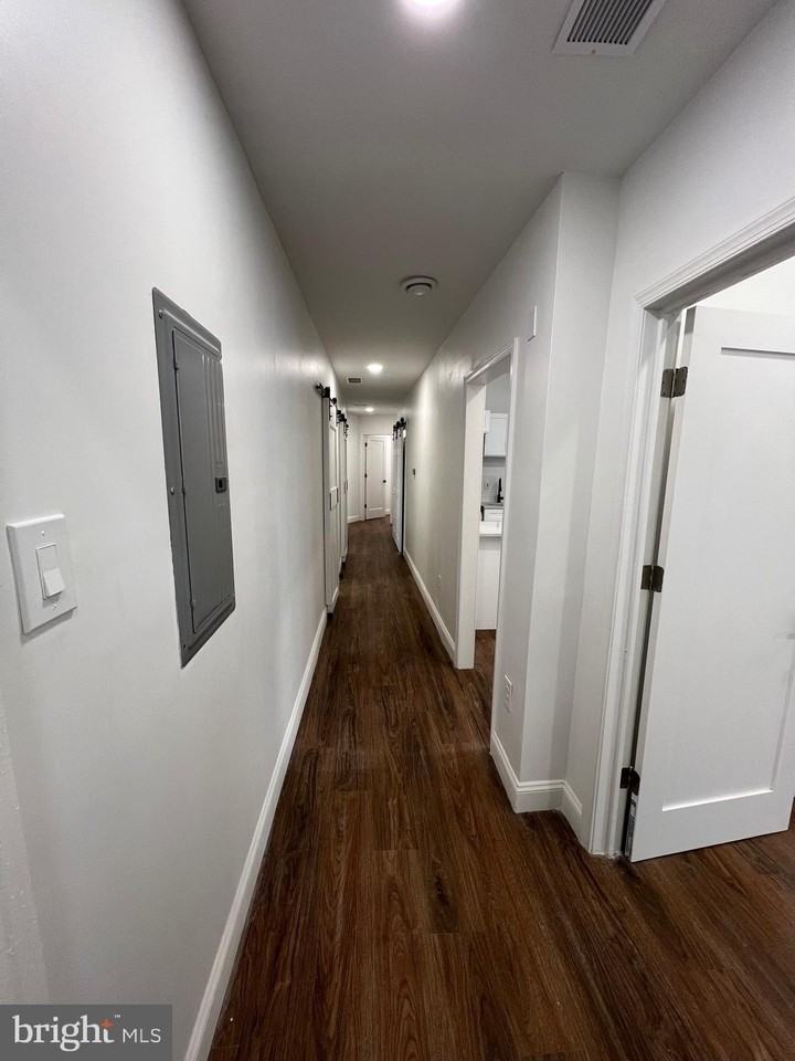 2145 Elkins Ave Unit B - Photo 3 of 22