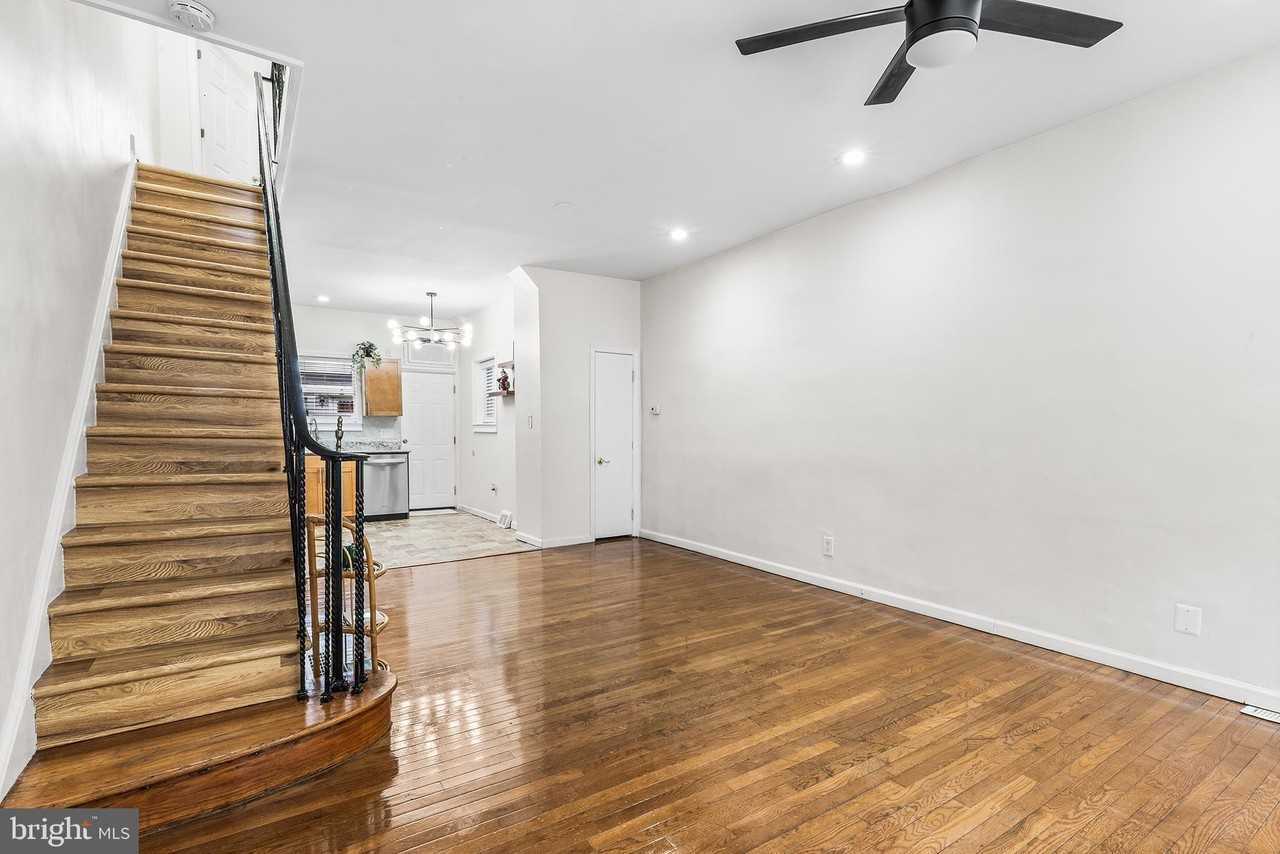 2335 S Chadwick St - Photo 3 of 28