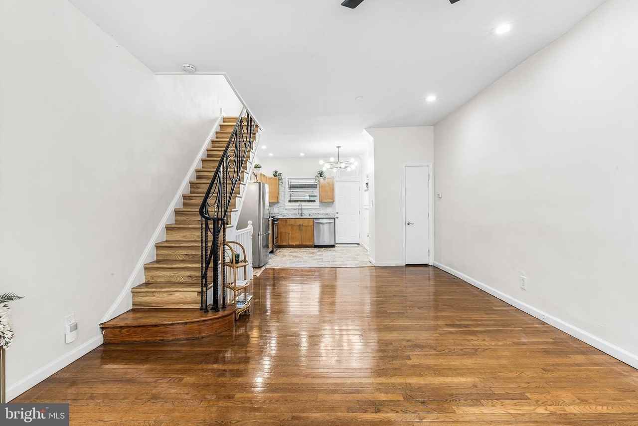 2335 S Chadwick St - Photo 4 of 28