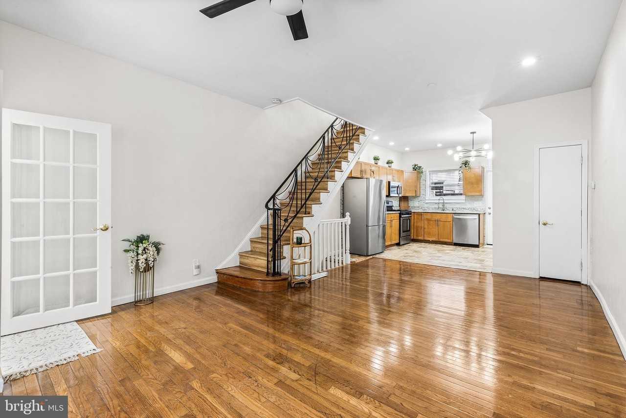 2335 S Chadwick St - Photo 5 of 28