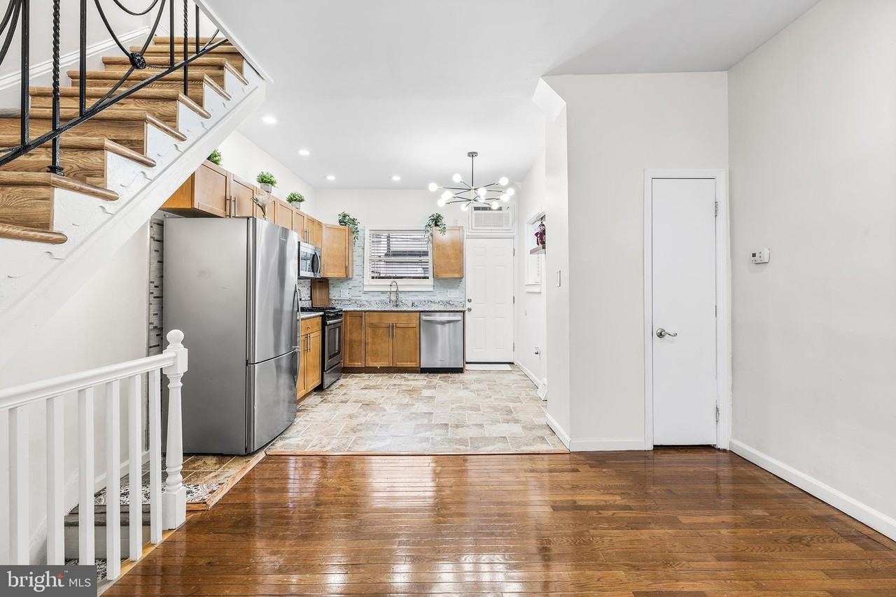 2335 S Chadwick St - Photo 6 of 28