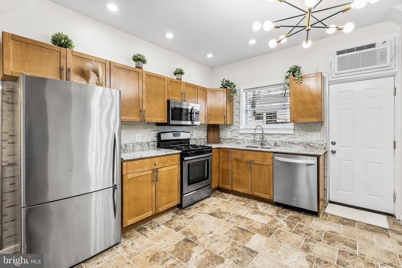 2335 S Chadwick St - Photo 7 of 28