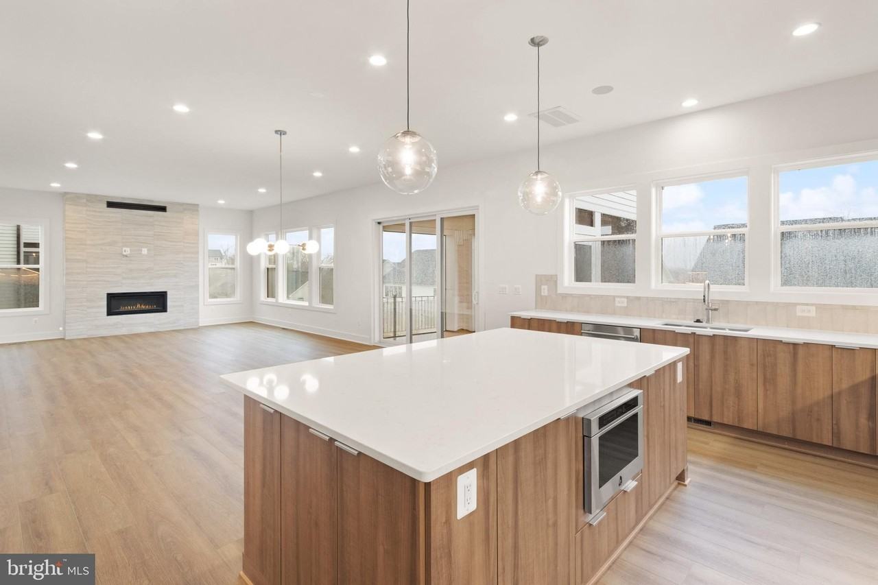 849 N Manchester St - Photo 5 of 34