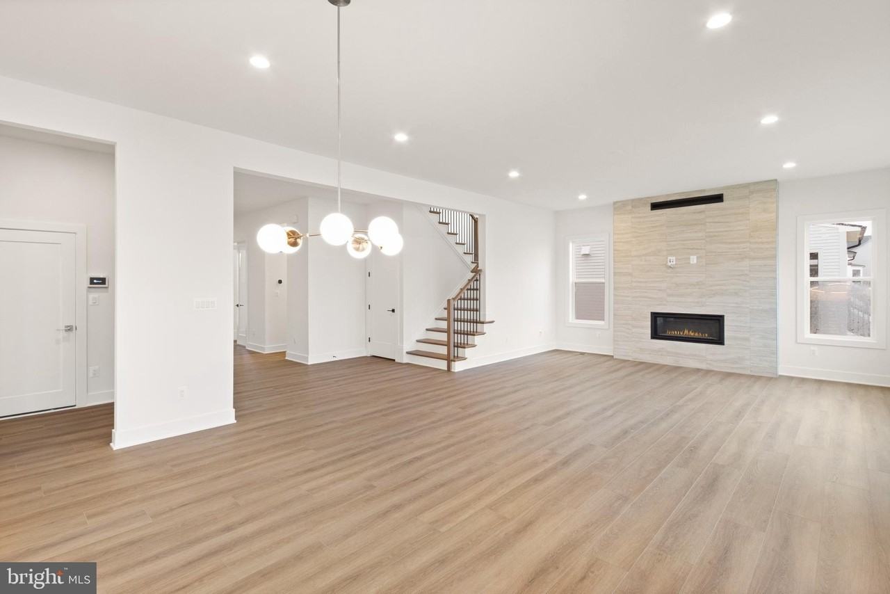 849 N Manchester St - Photo 7 of 34