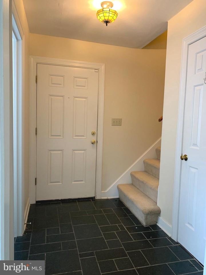 1440 Kenmore Ave - Photo 4 of 17