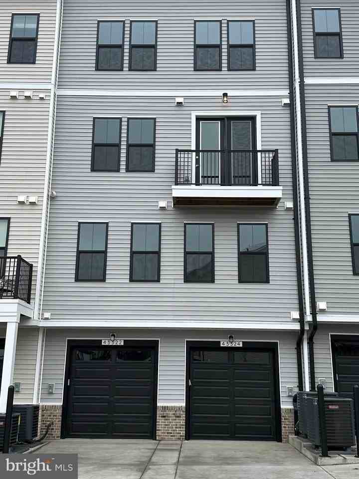 43324 Farringdon Sq - Photo 2 of 43