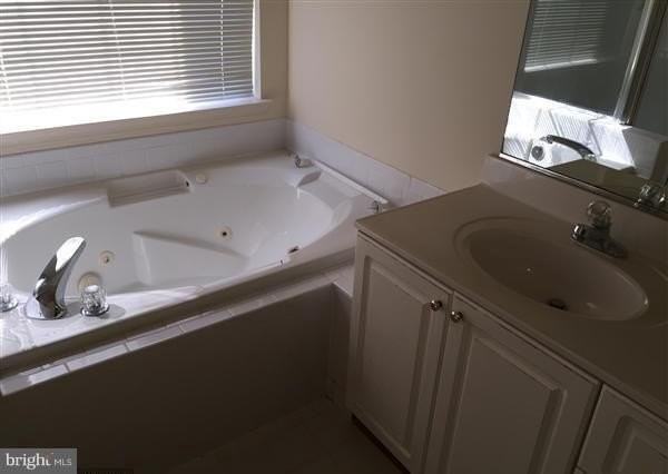 47665 Comer Sq - Photo 2 of 6