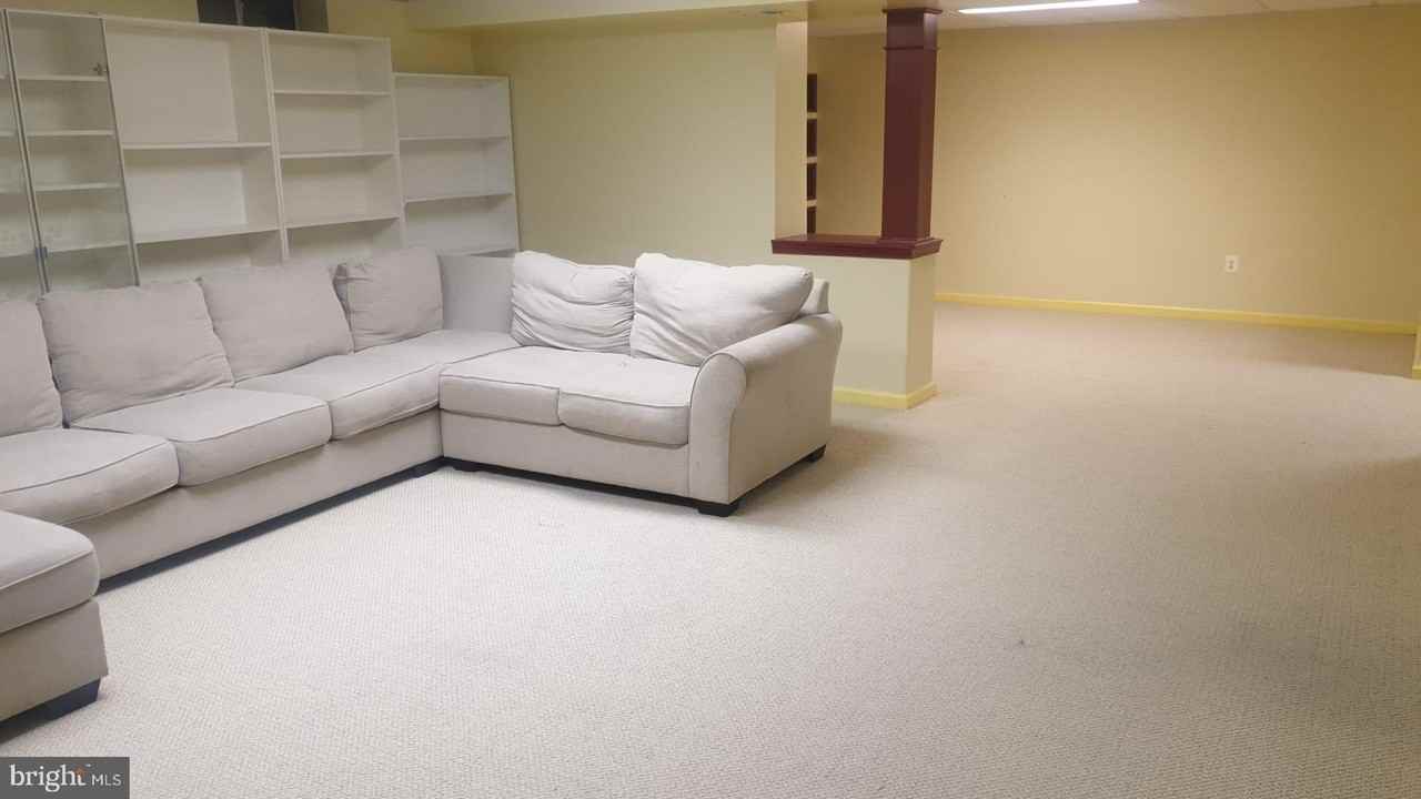 9607 Laurel Oak Dr - Photo 2 of 11