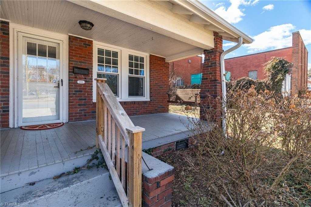 205 W Hunter St - Photo 2 of 31