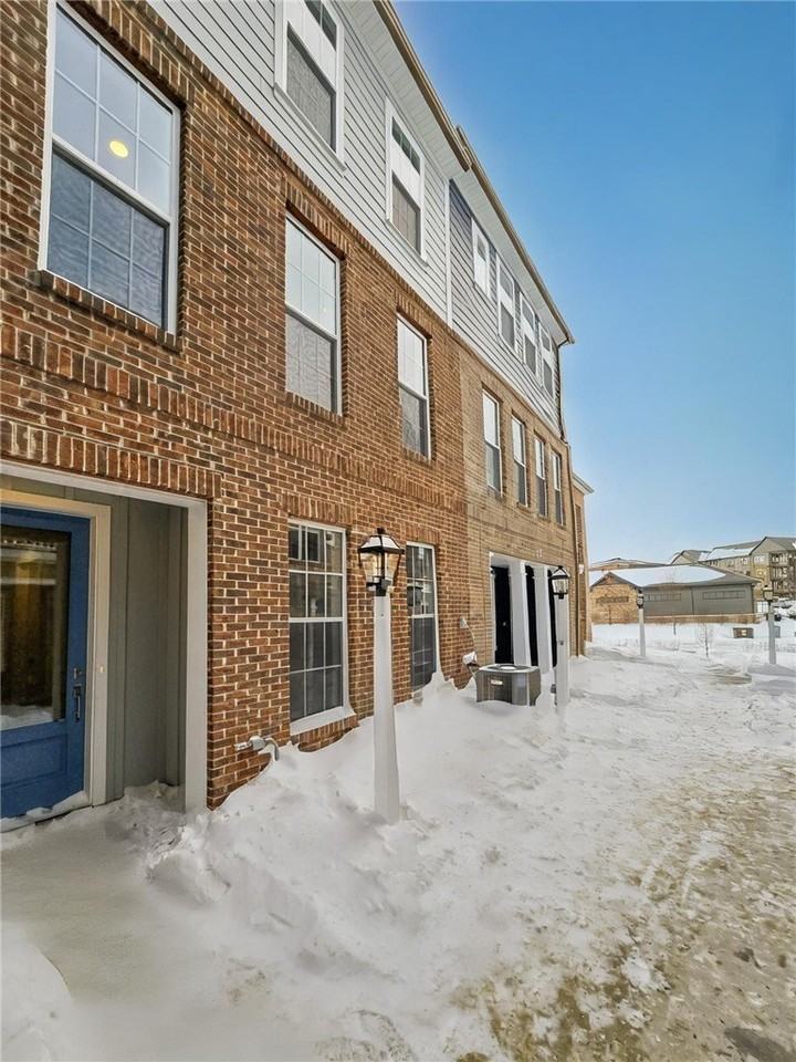 305 Frederick Way - Photo 3 of 50