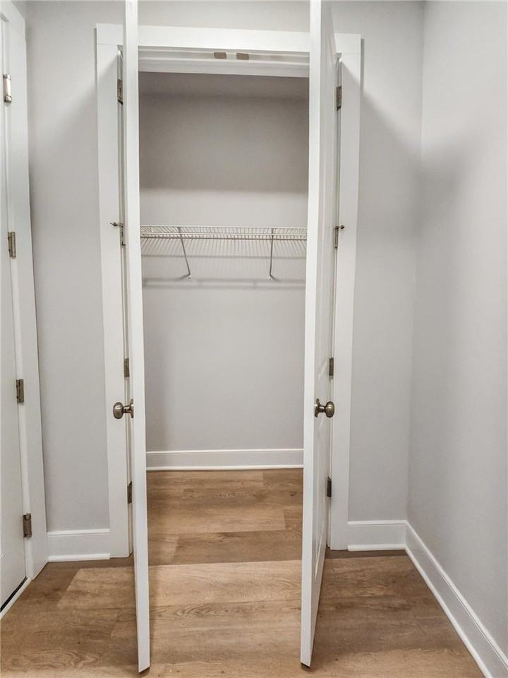 305 Frederick Way - Photo 7 of 50