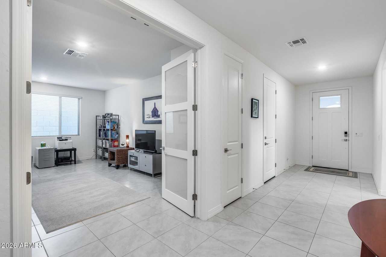 3044 W Monte Way - Photo 5 of 34