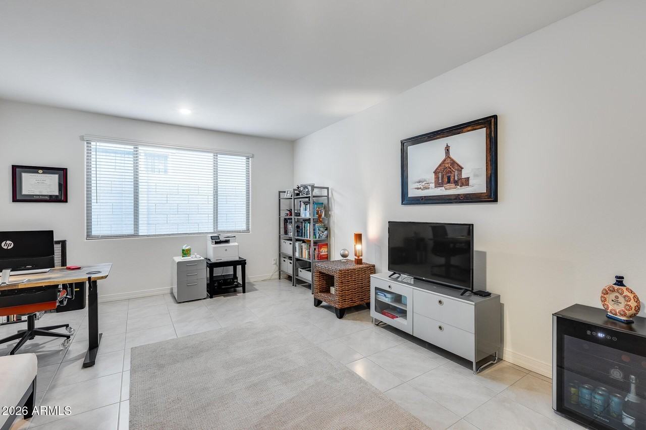 3044 W Monte Way - Photo 6 of 34