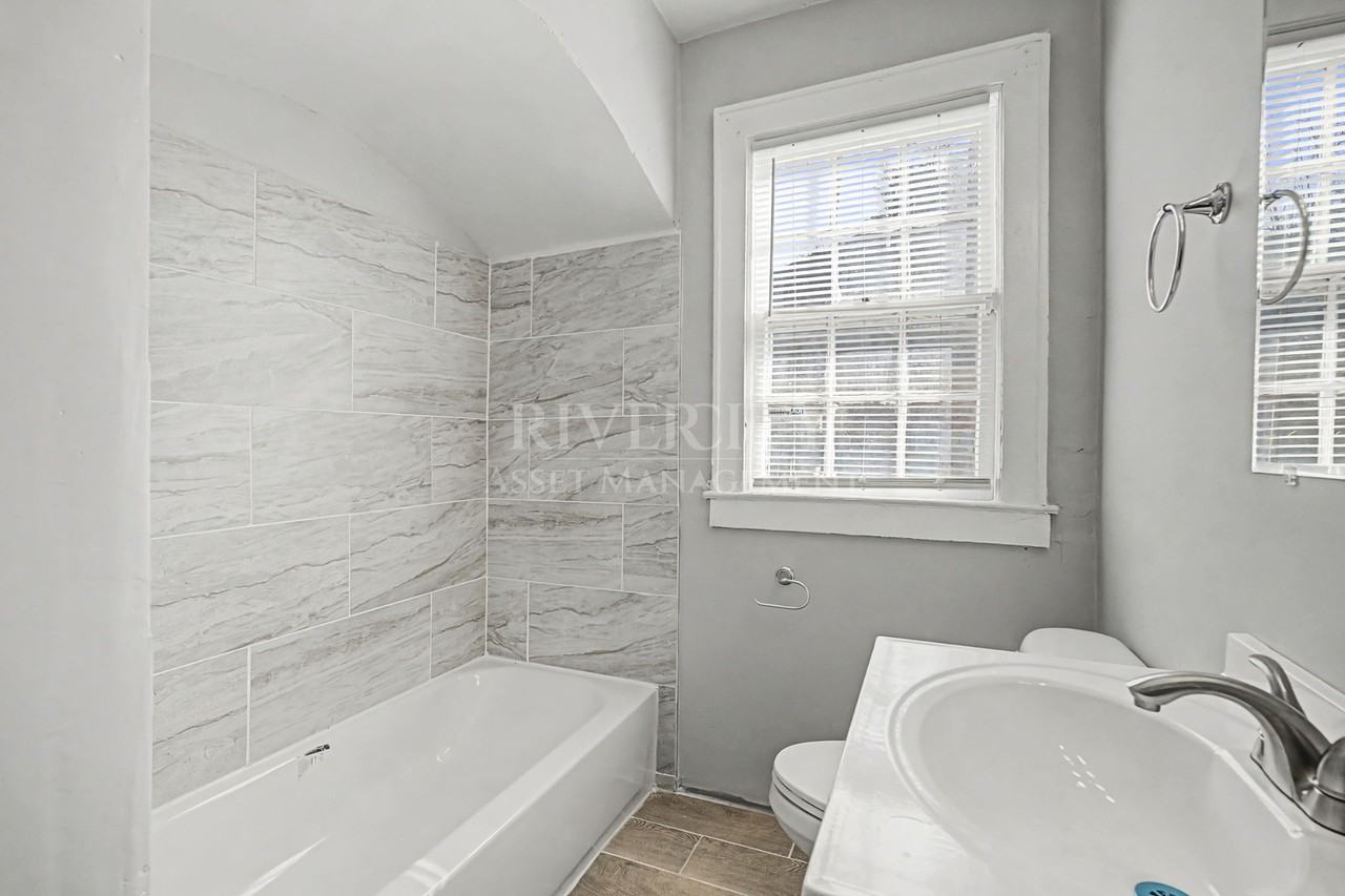 1052 National St #1 - Photo 2 of 10