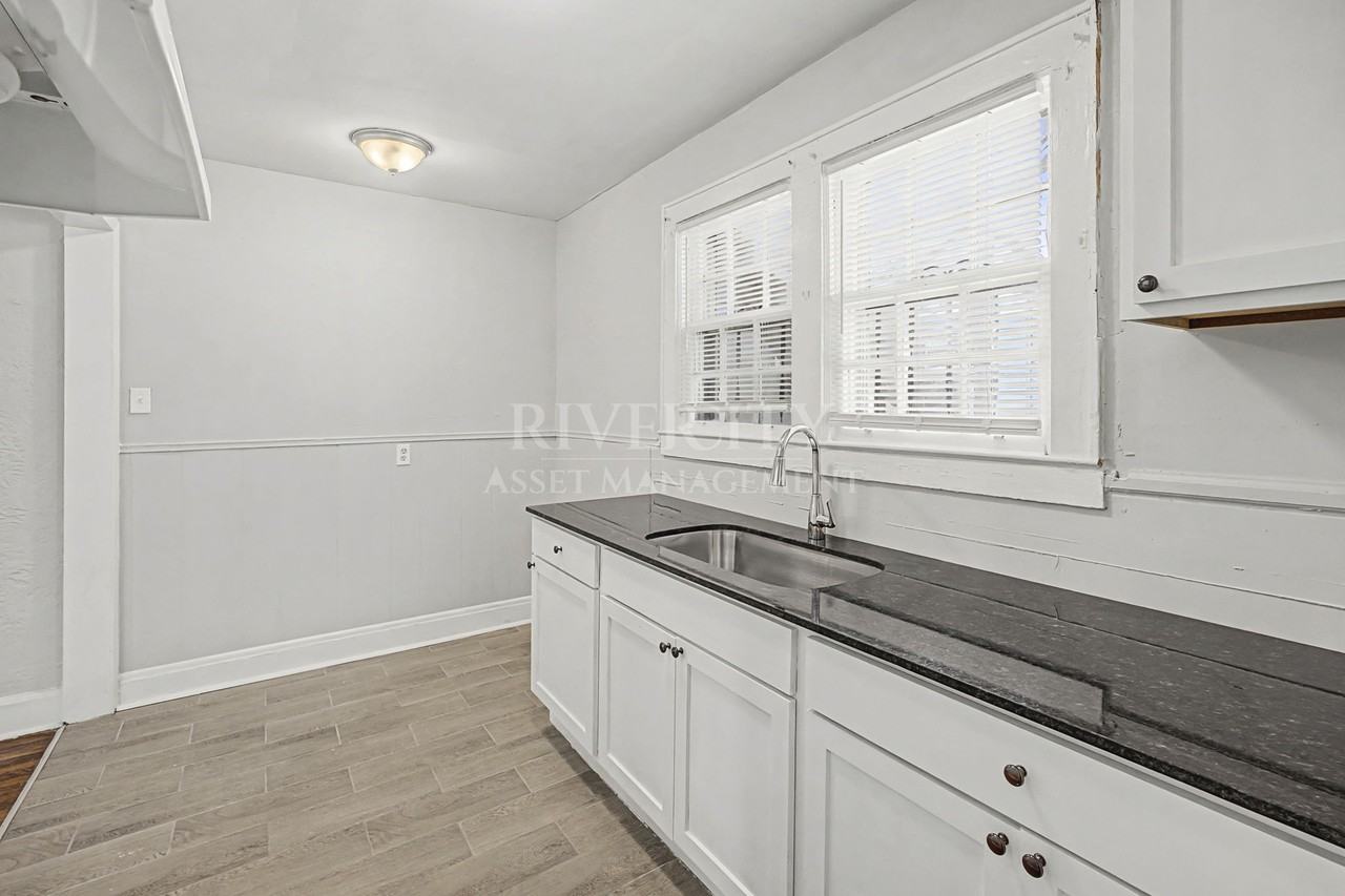 1052 National St #1 - Photo 6 of 10