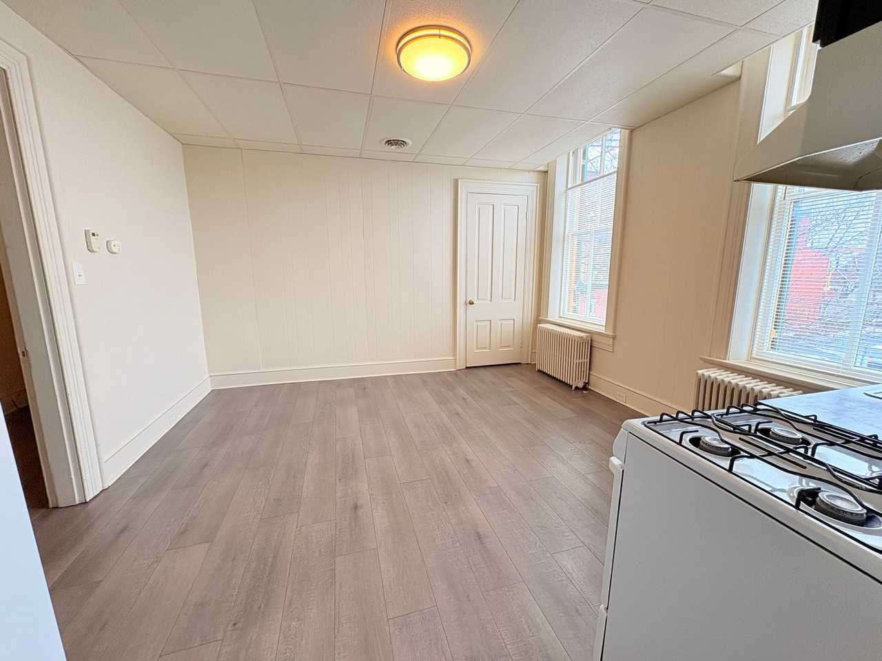 135 S Duke St - Photo 2 of 11