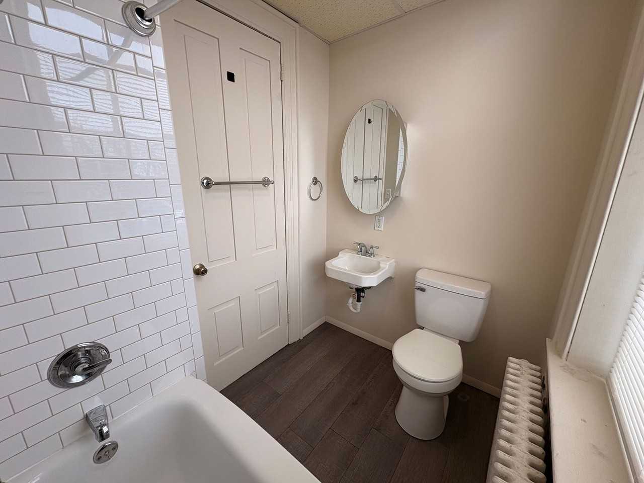 135 S Duke St - Photo 5 of 11