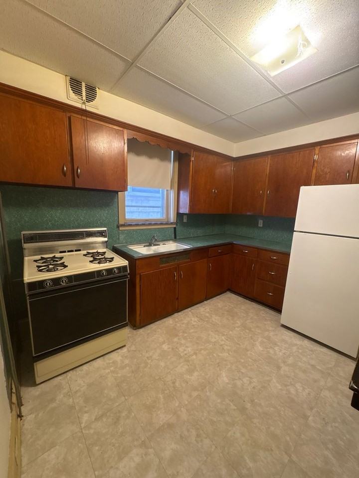 124 S Walnut St - Photo 6 of 18