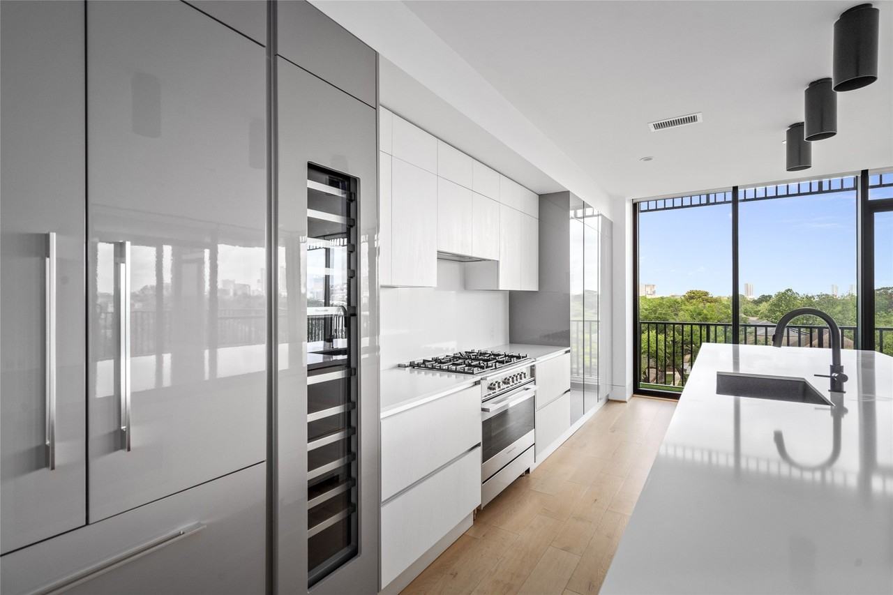 2406 Tangley St #300 - Photo 6 of 20