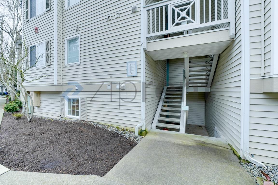 1674 118th Ave Se #C107 - Photo 4 of 24