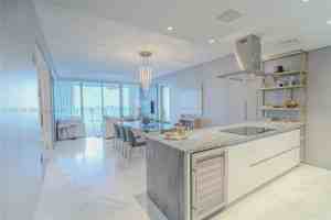 featured image of NE 26th St & Biscayne Blvd